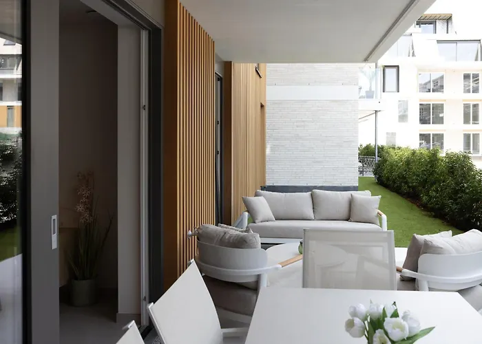 Mariella Met Parking En Zwembad Apartment