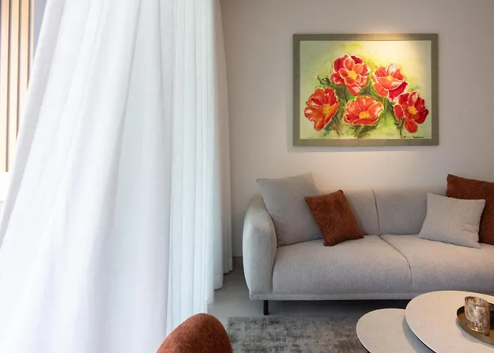 Mariella Met Parking En Zwembad Apartment